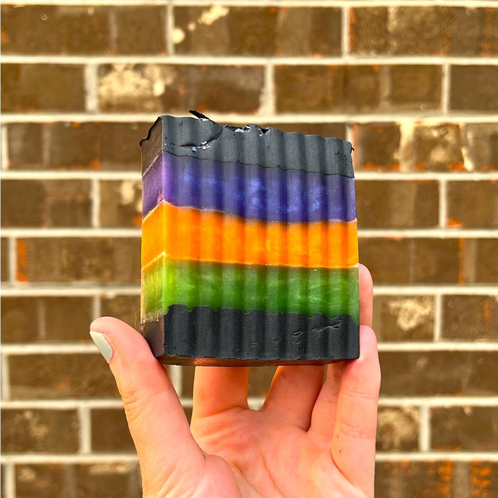 Hocus Pocus inspired soap bar 💜🧡💚🐈‍⬛